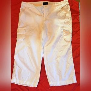 The Limited knee knocker white cargo pant. Size 12.